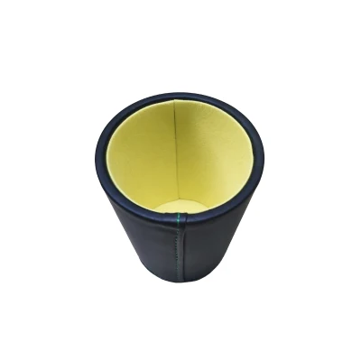 2021 venta al por mayor Logo personalizado fieltro forrado de cuero sintético juego de mesa Dice Shaker Cup Dice Toy Cup