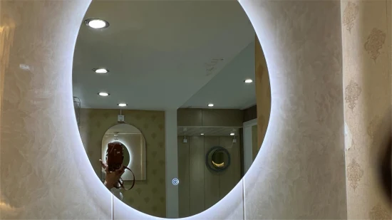 Espejo de maquillaje colgado en la pared de forma redonda de tamaño personalizado al por mayor de fábrica con pantalla acrílica espejo inteligente LED de tocador de baño
